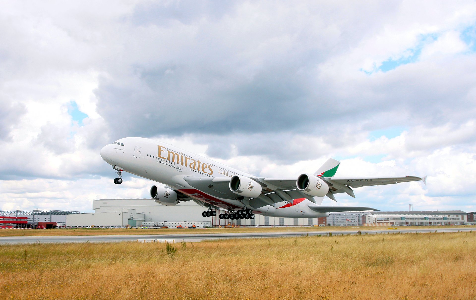 emirates airline airbus a380 plane airliner day off sky huge