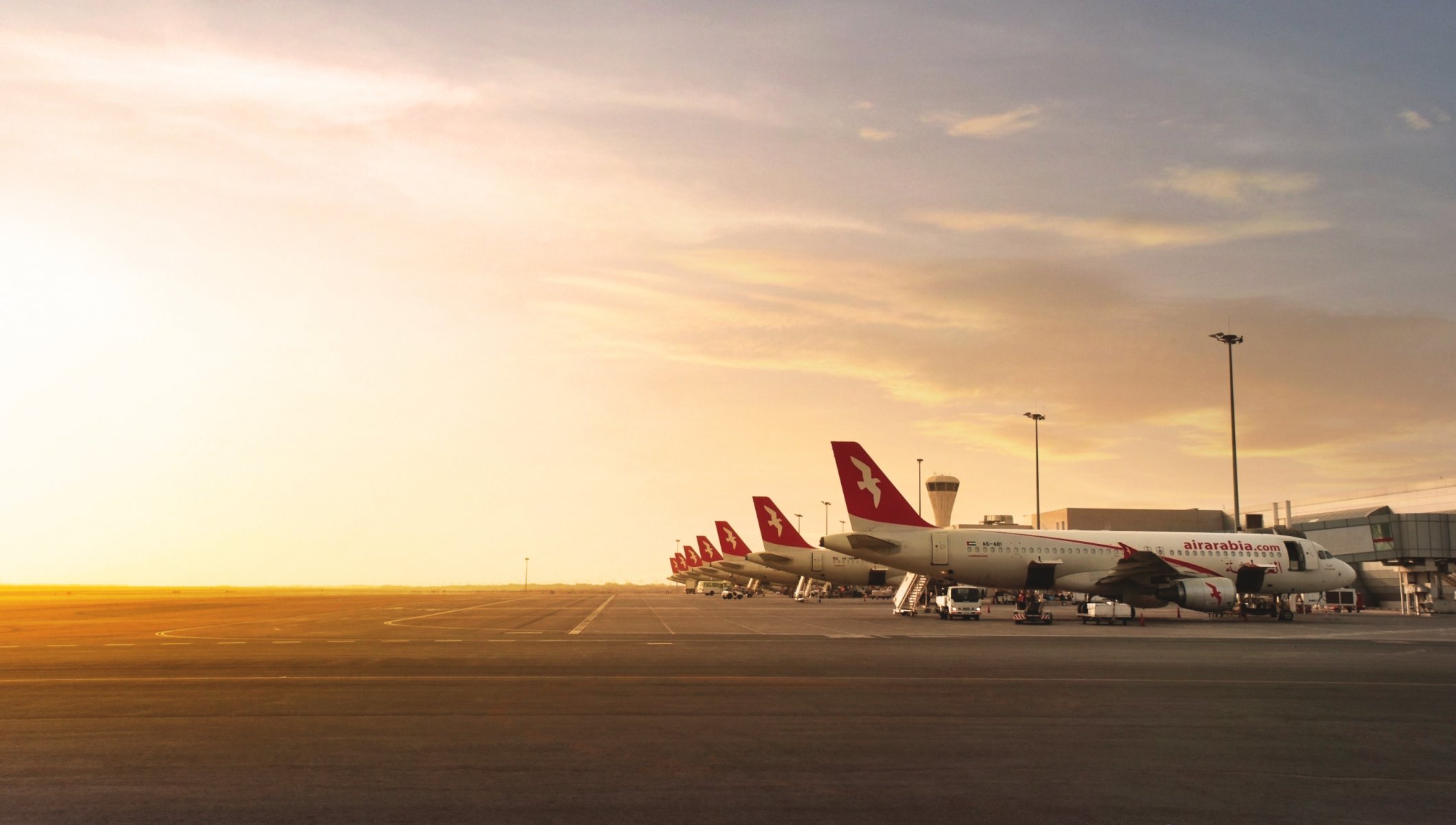 air arabia boeing avión mucho aviación aeropuerto luz puesta de sol vista lateral