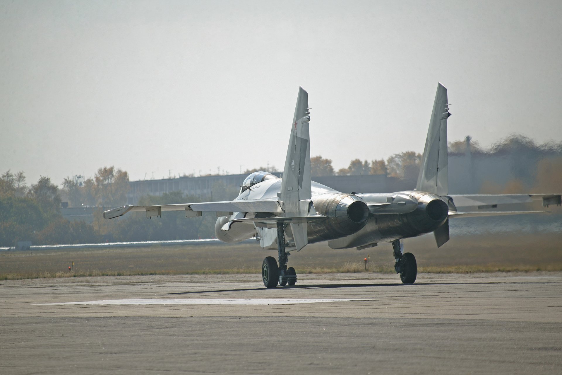 su 35 wylądował silniki pas startowy