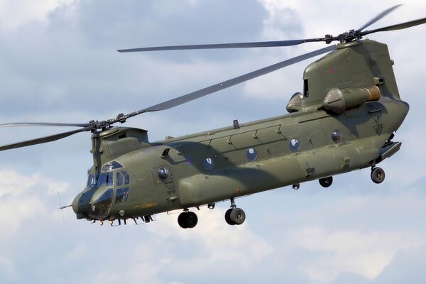 Hélicoptère de transport militaire américain ch-47 Chinook