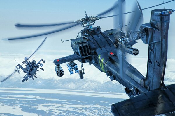 Elicotteri da combattimento sopra il lago ghiacciato volano verso le montagne innevate
