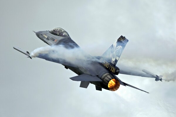 Avion belge dans le ciel