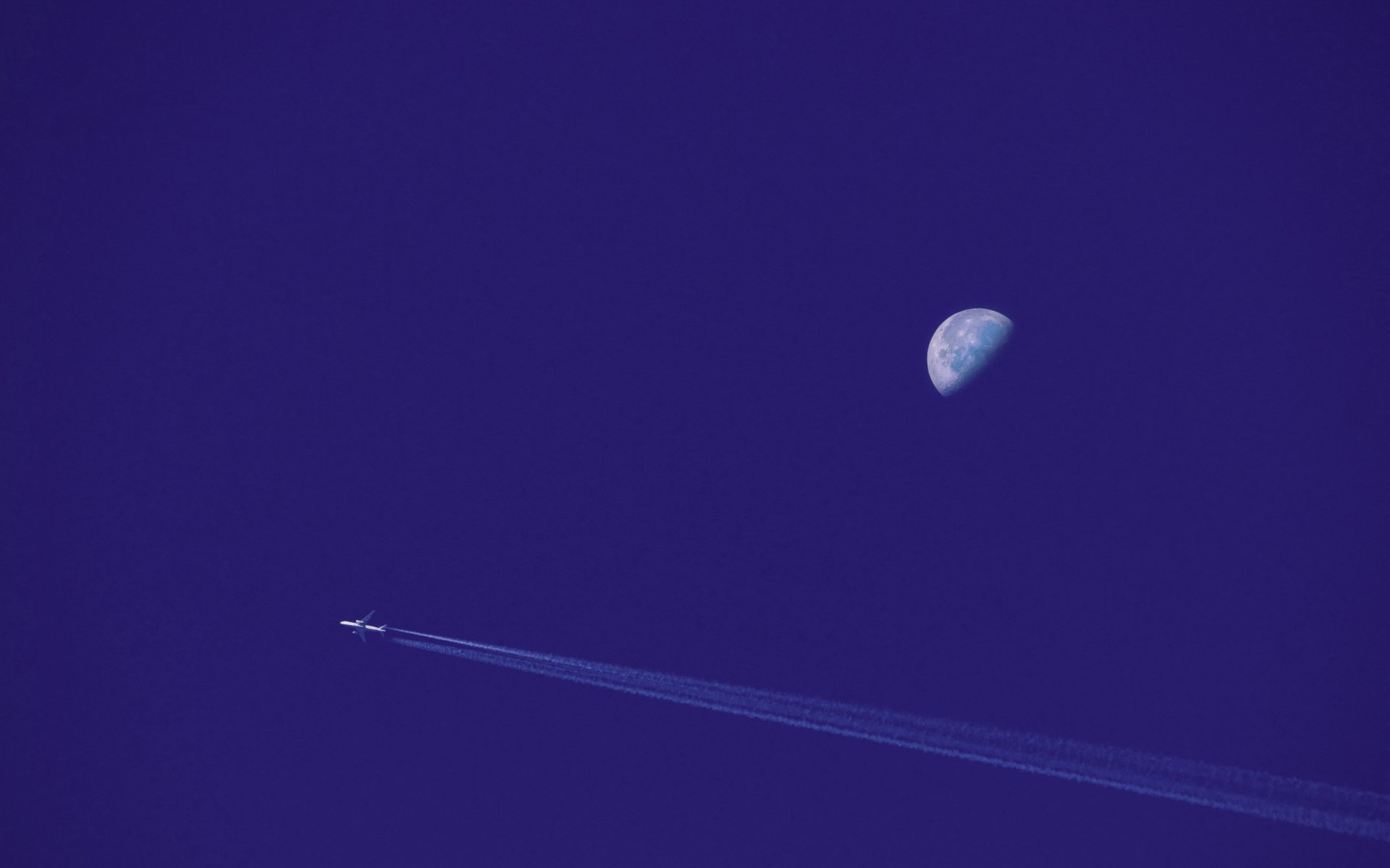 flugzeug mond himmel