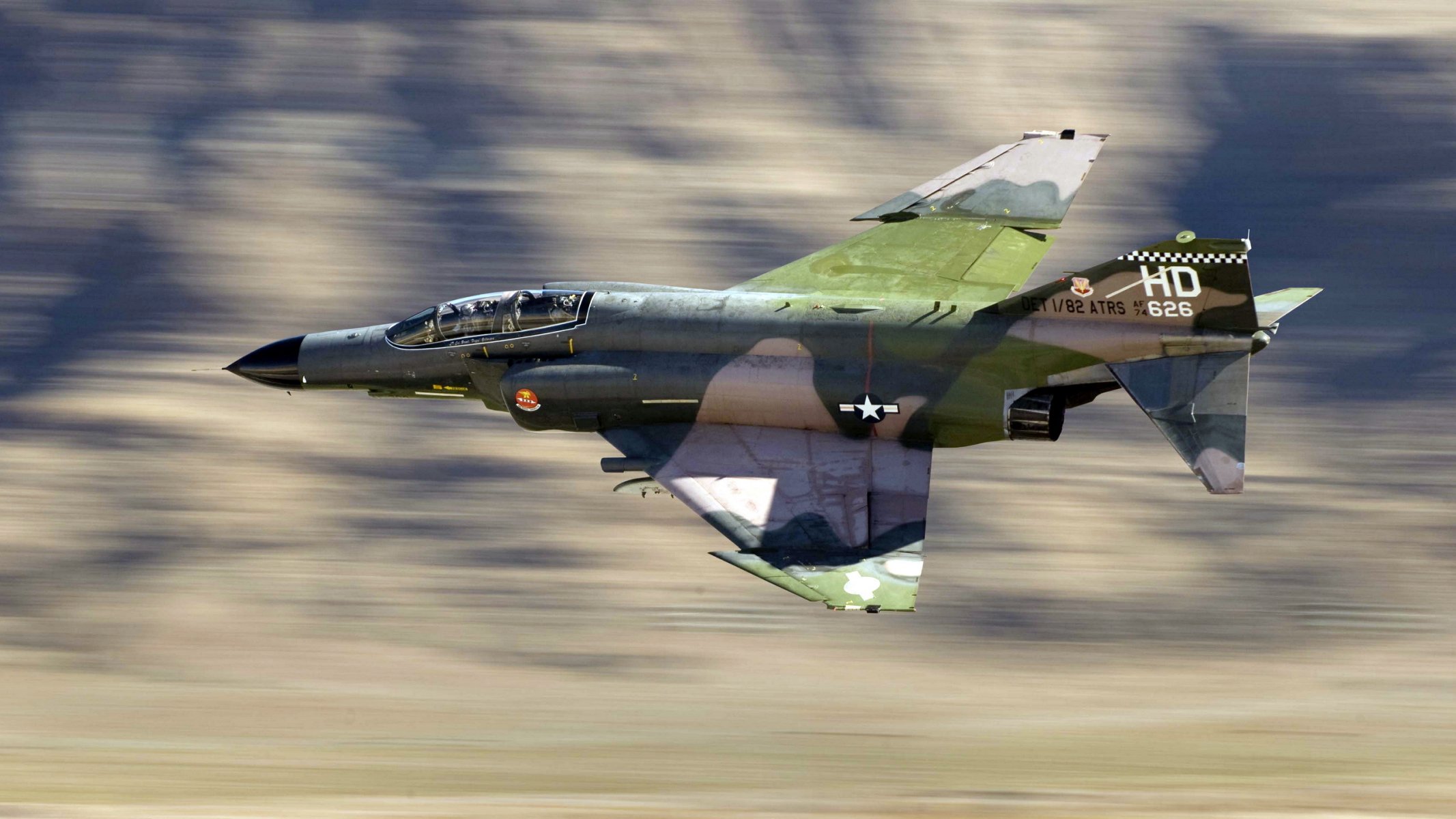 f4 aereo arma