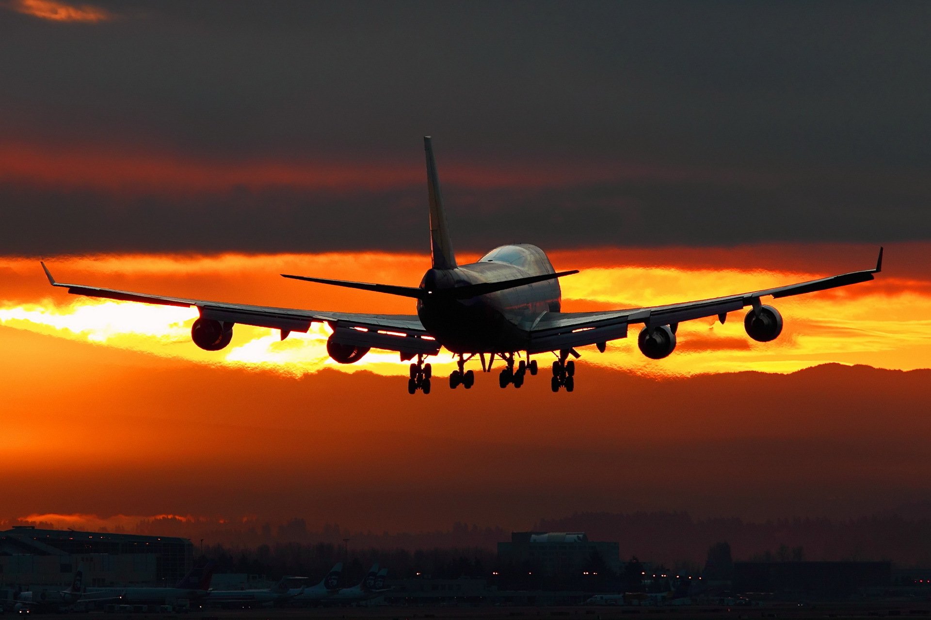 avión aeródromo noche