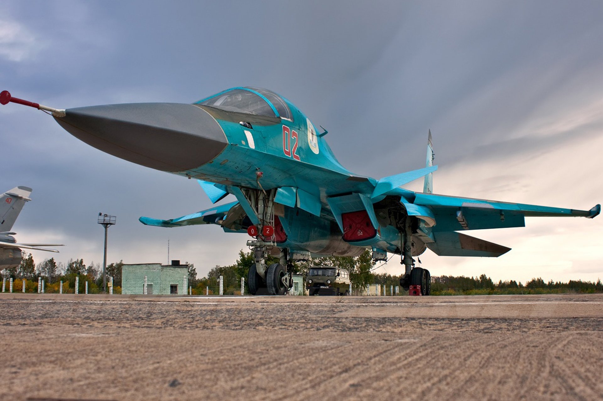 su-34 bomber flugplatz parkplatz