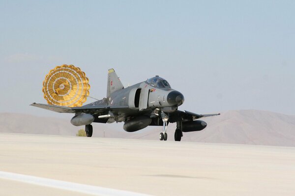 A plane landing in a desert area