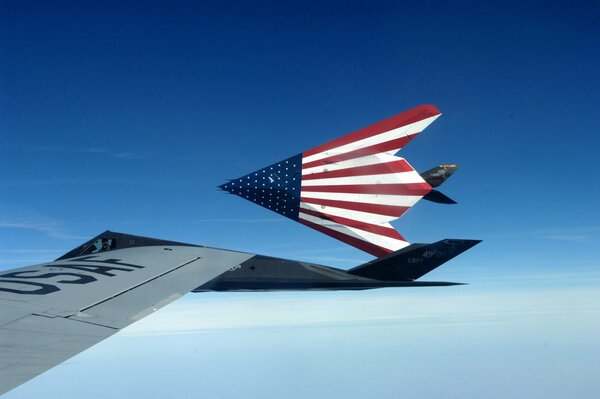 Самолёт невидимка в виде флага США