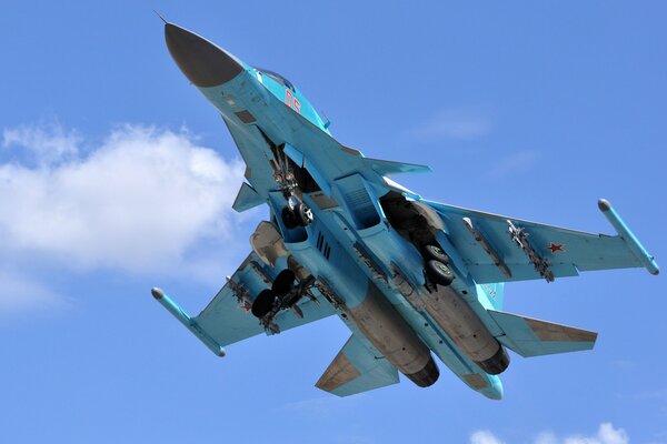 Hay muchos bombarderos, pero el su-34 es uno de los más hermosos