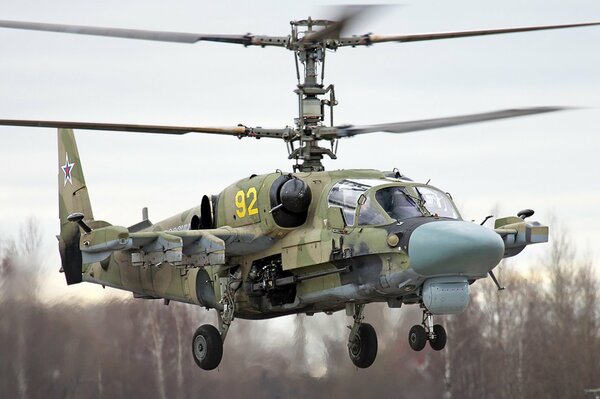 KA-52-Hubschrauber bei Flugtests