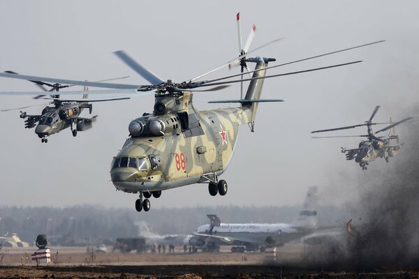 Mi-26 leci na misję bojową