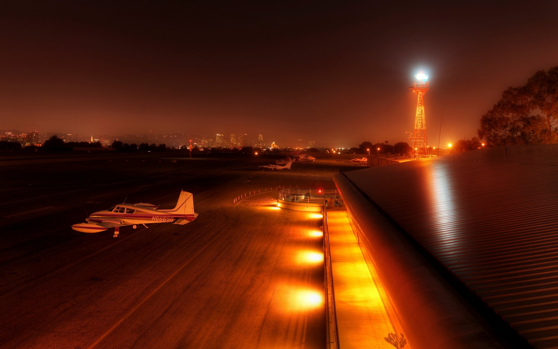 noche aeropuerto ciudad