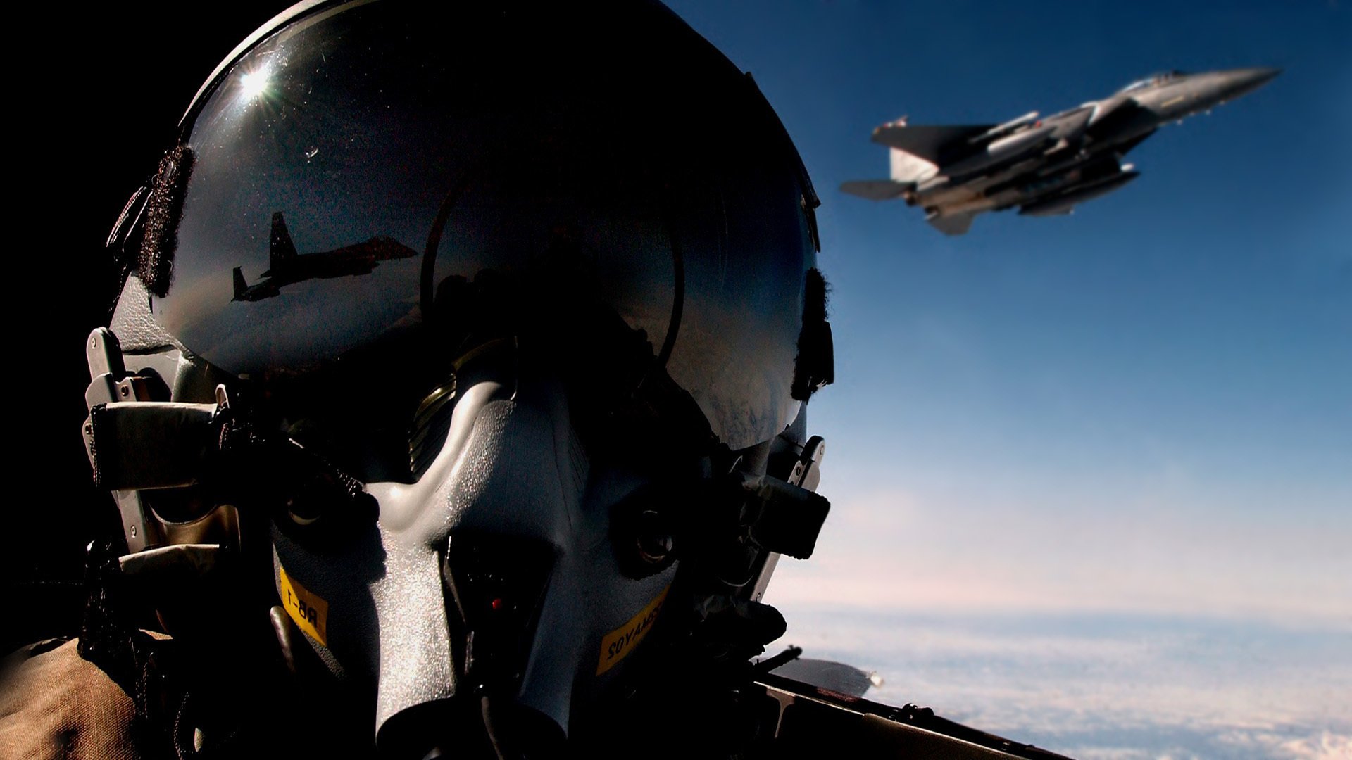 pilote combattant avion casque réflexion dans le ciel avion