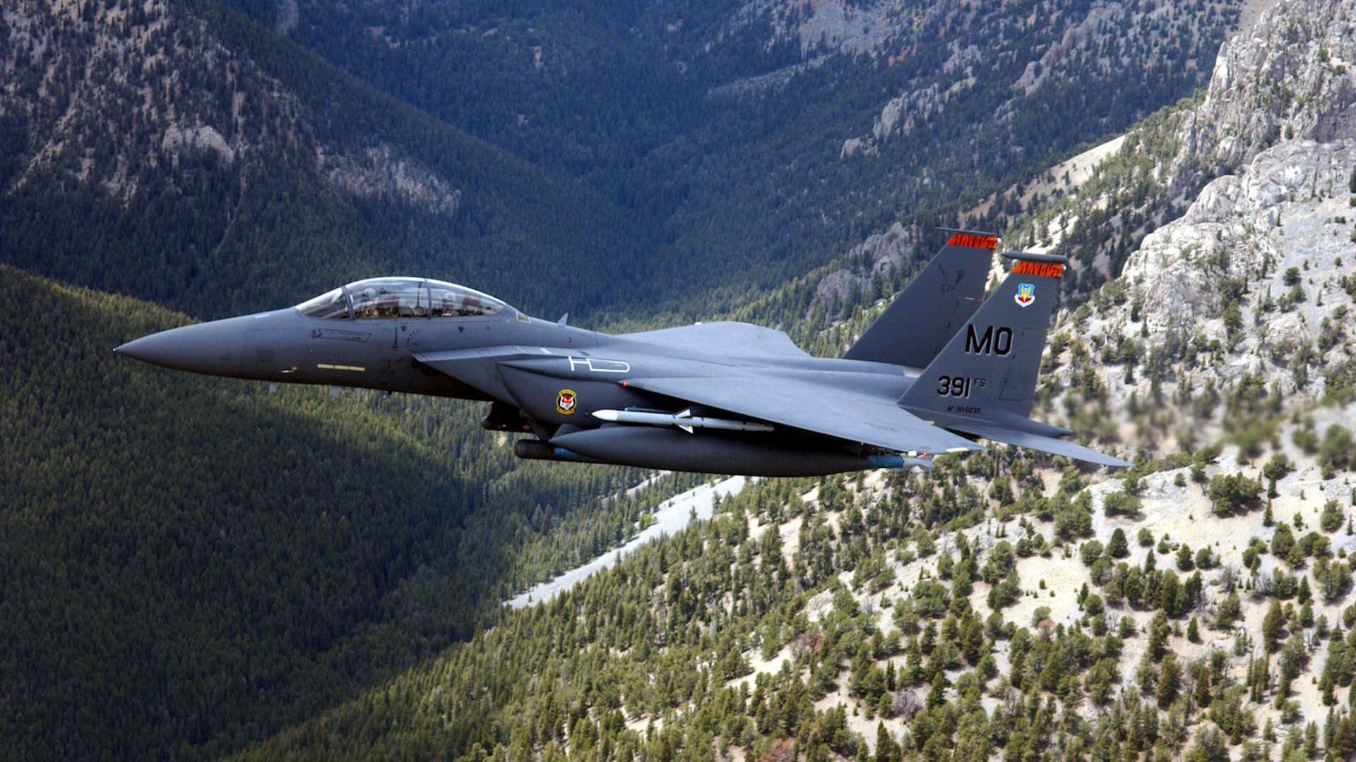 f15-e istruttore aereo montagne foresta