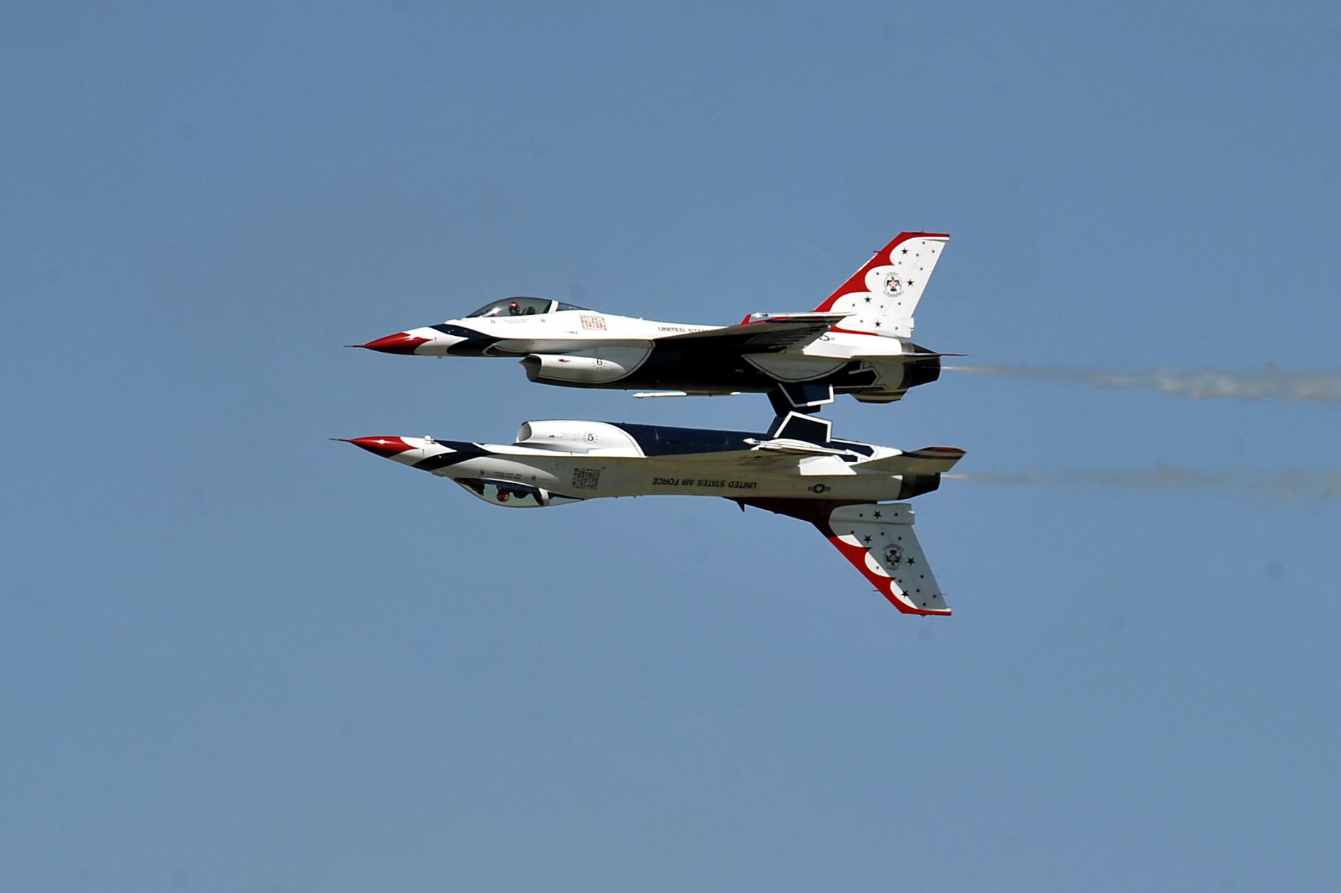 petreles thunderbirds fuerza aérea de los estados unidos fuerza aérea espejo calypso equipo acrobático aviación cielo aire f-16 fighting falcon avión de combate