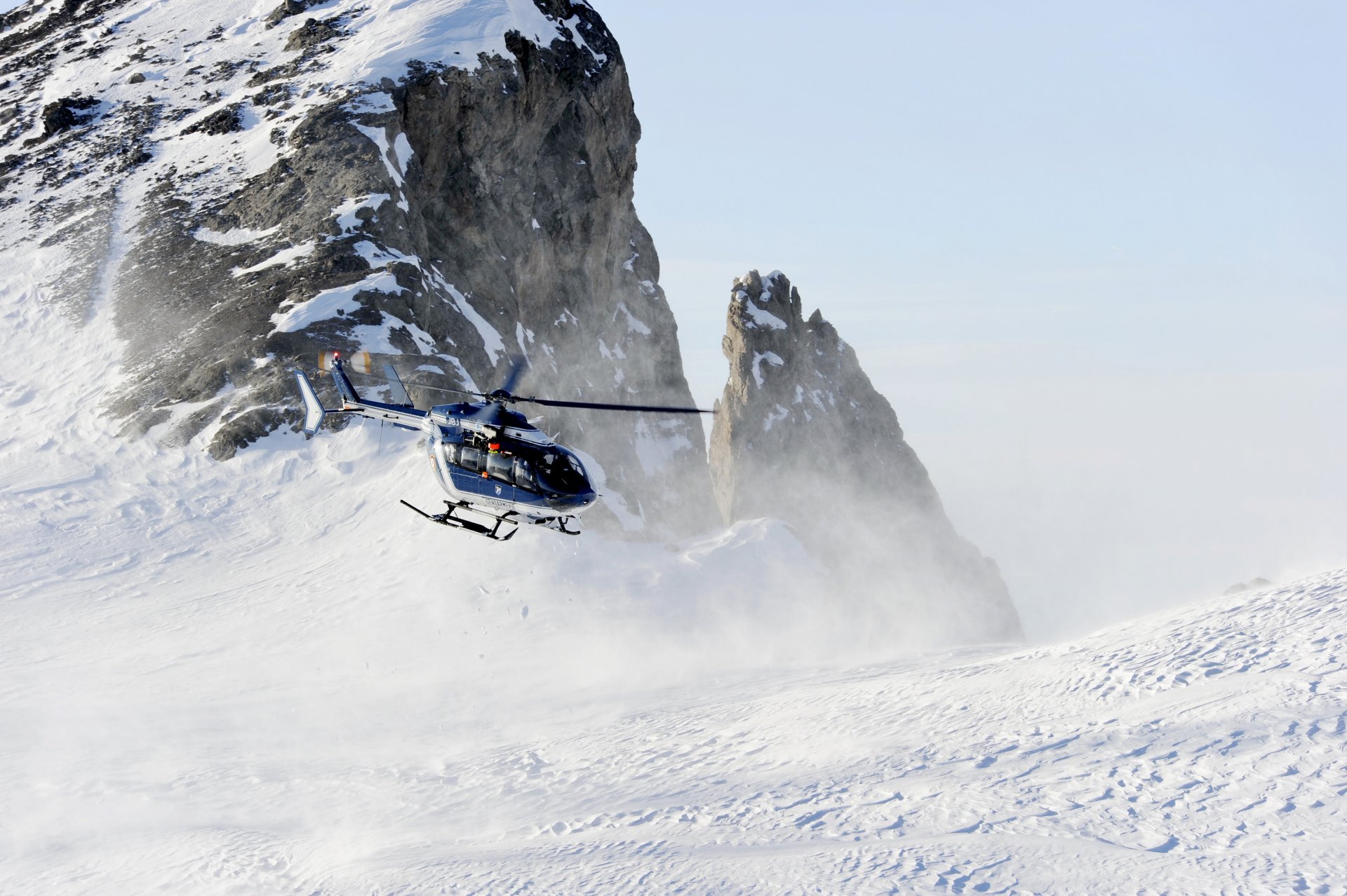 eurocopter ec145 neige montagnes roches hiver pente vol photo