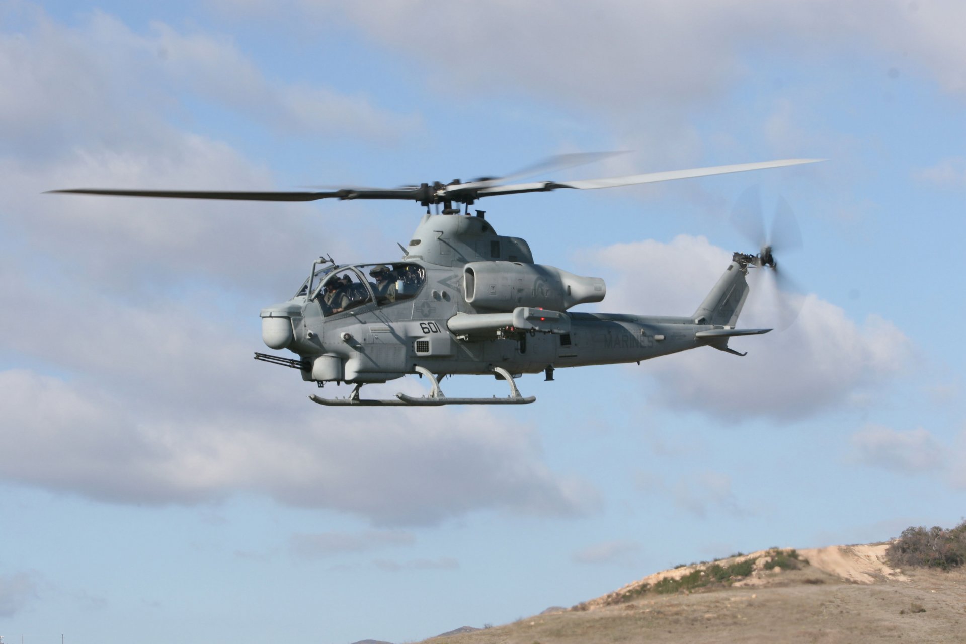 ah-1 vipère-h lames nuages