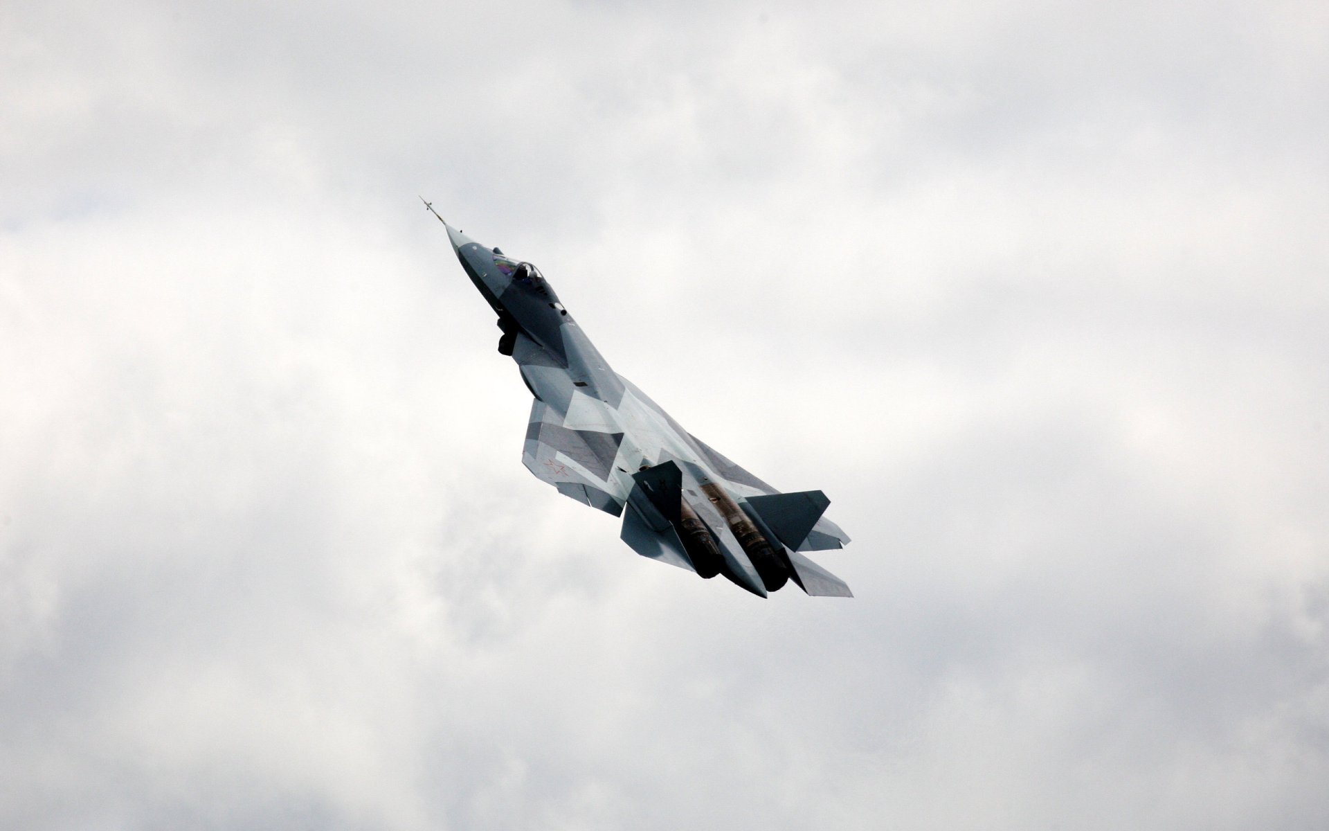 höhe flug trocken pak fa t-50 russisch mehrzweck kämpfer fünfte generation himmel wolken foto