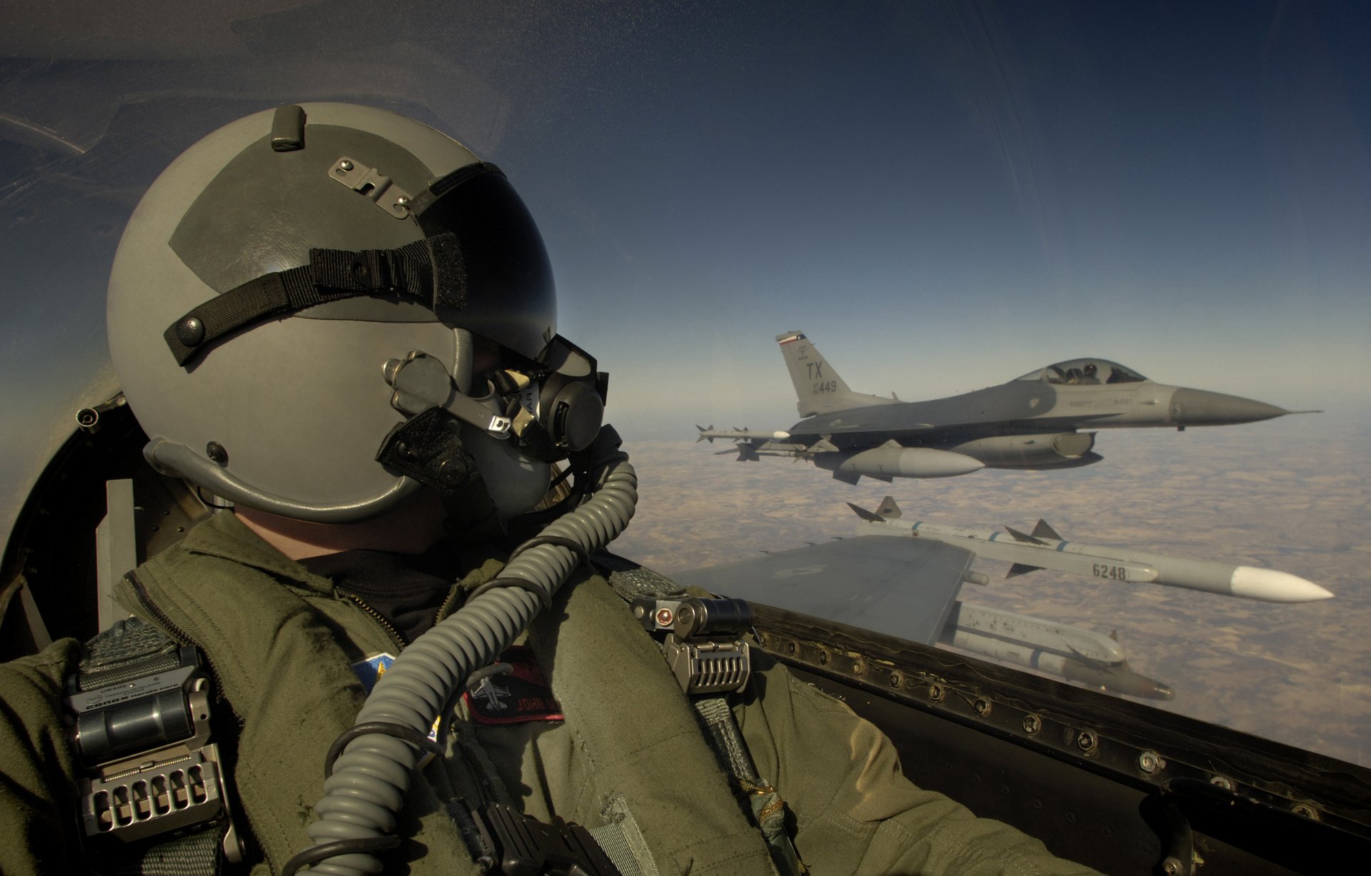 militare aereo aviazione cielo nuvole pilota cabina di pilotaggio casco carta da parati