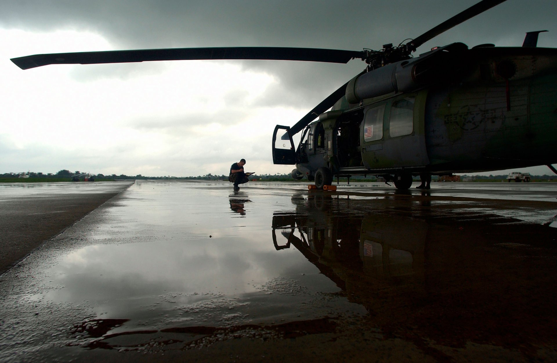 hh-60 aube après pluie