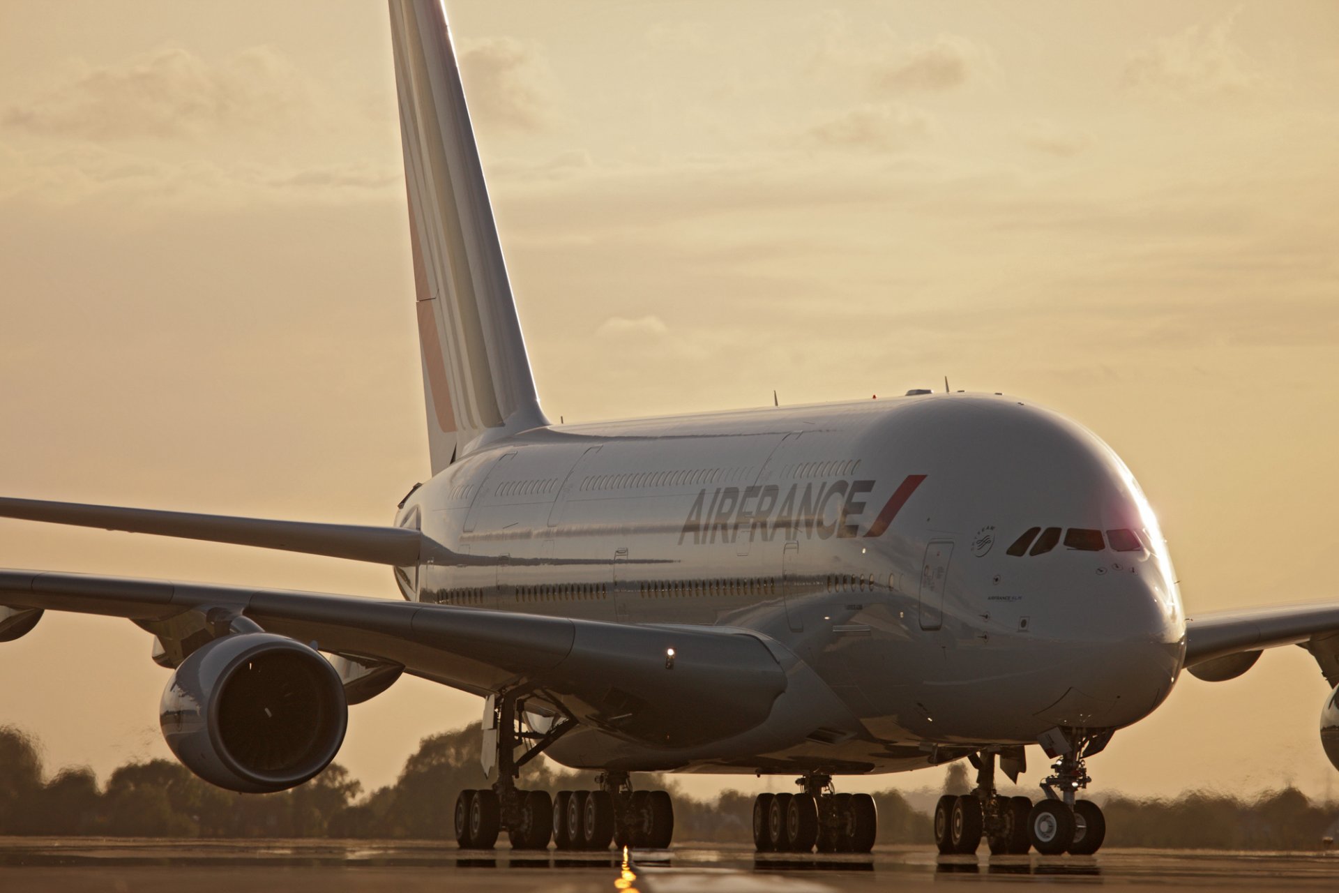 airbus a380 avión aeropuerto pasajeros avión air france raya tarde puesta de sol cielo nubes foto