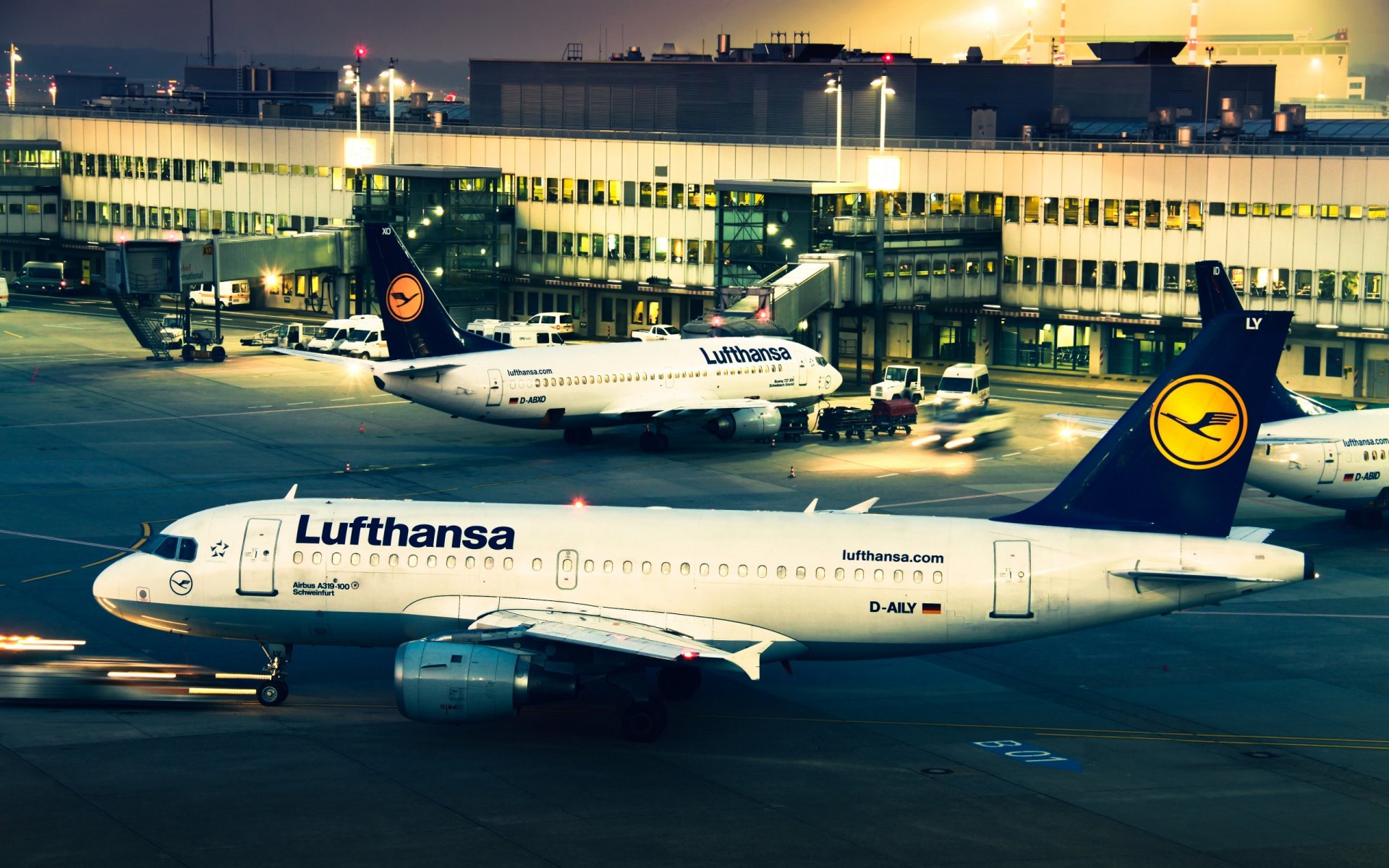 lufthansa aeropuerto noche