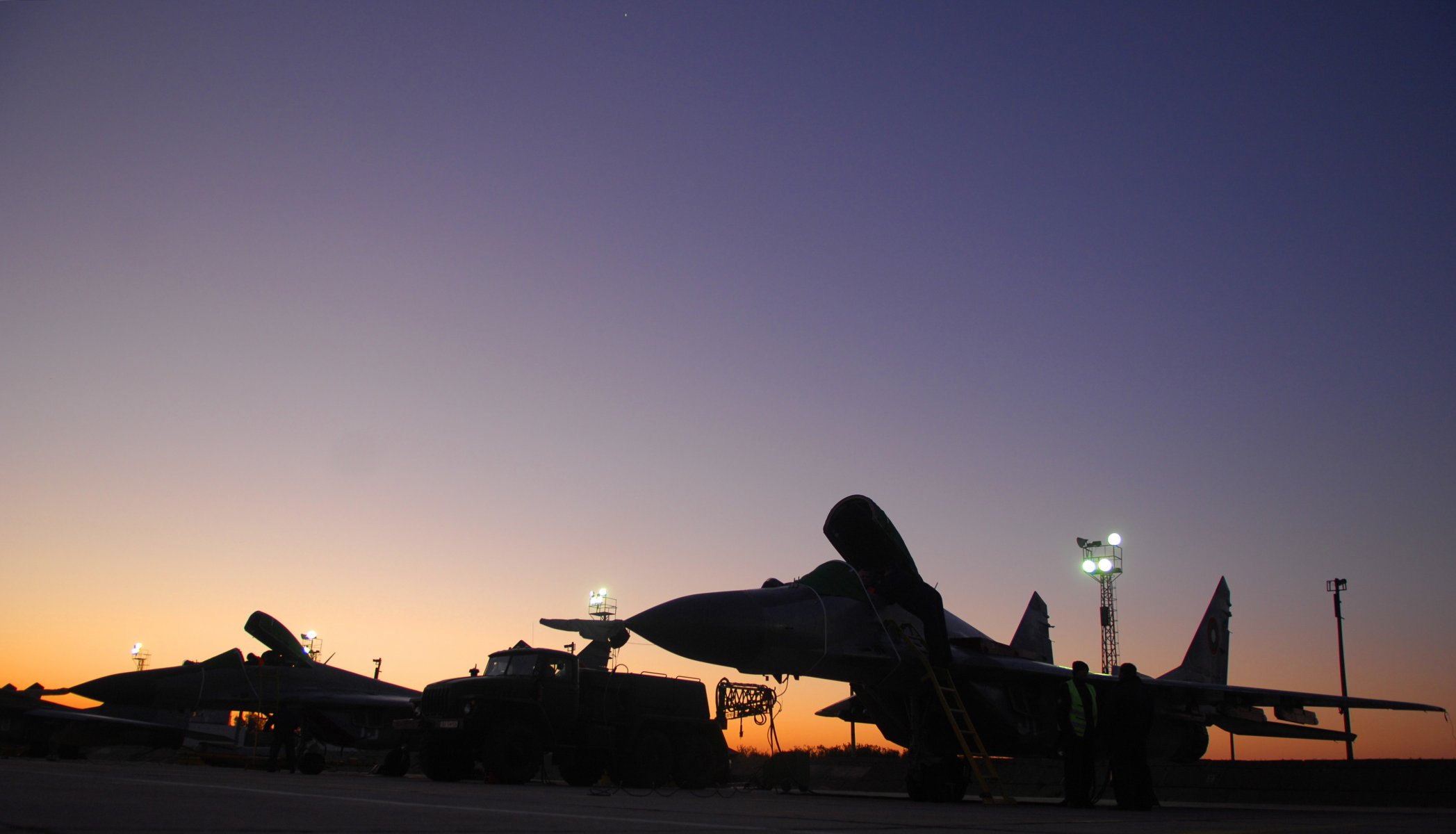 mig-29 aérodrome coucher de soleil