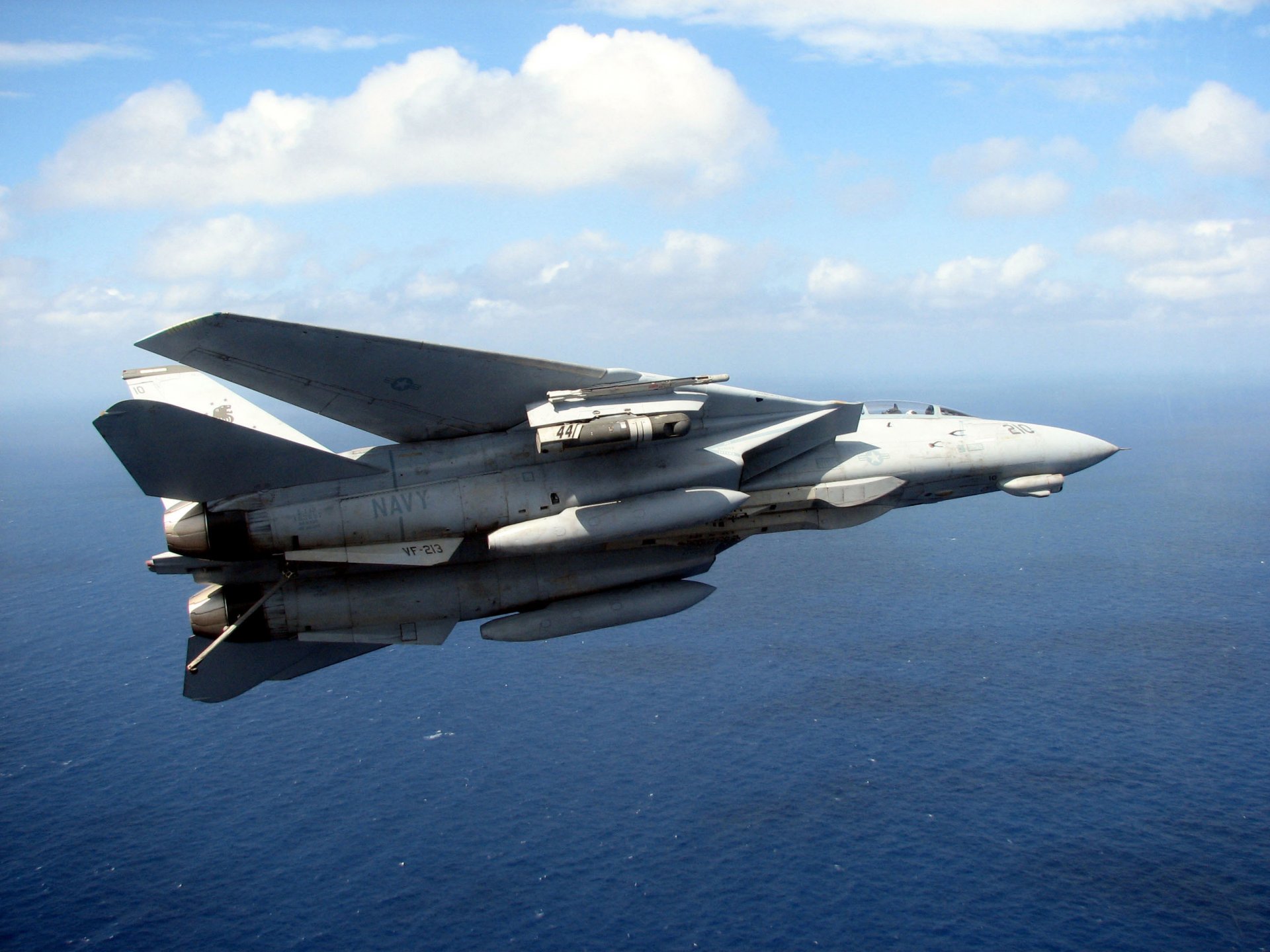 grumman e-14 tomcat pont chasseur-bombardier intercepteur vol altitude mer eau ciel nuages