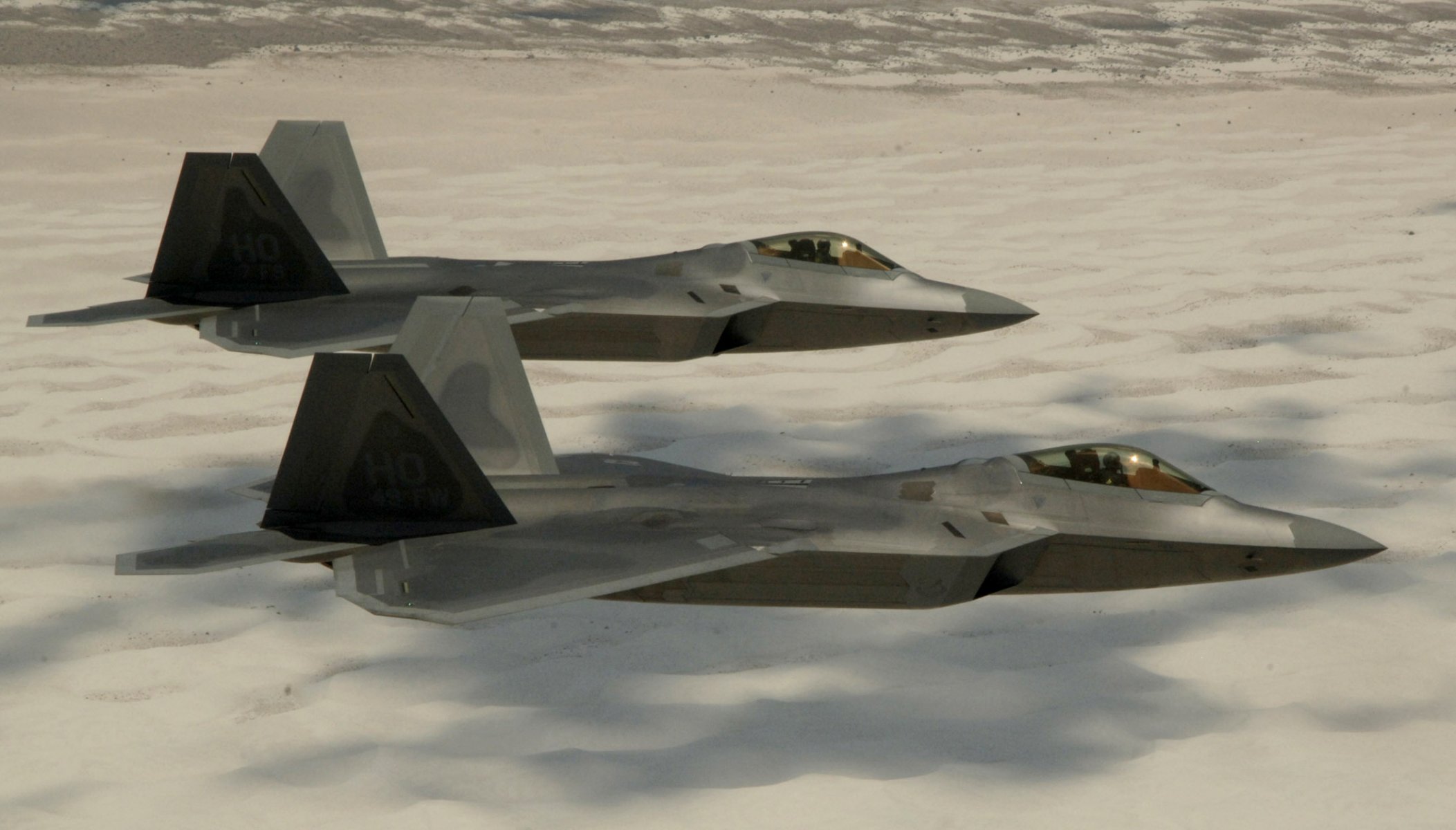 zdjęcie lockheed / boeing f-22 raptor raptor wielozadaniowy myśliwiec lot wysokość pustynia piasek