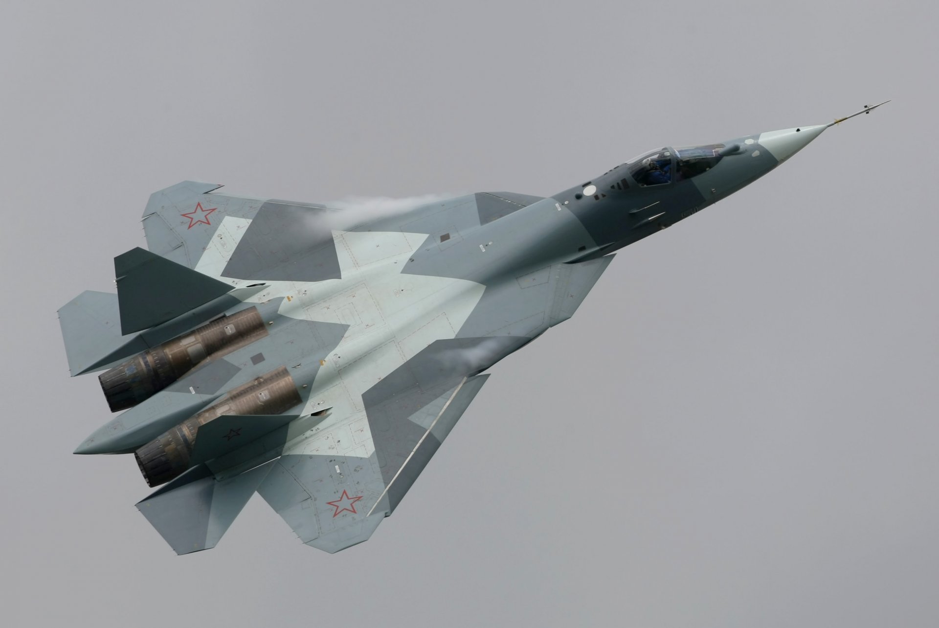 sukhoi pak fa t-50 russe polyvalent combattant cinquième génération vol altitude nuages ciel