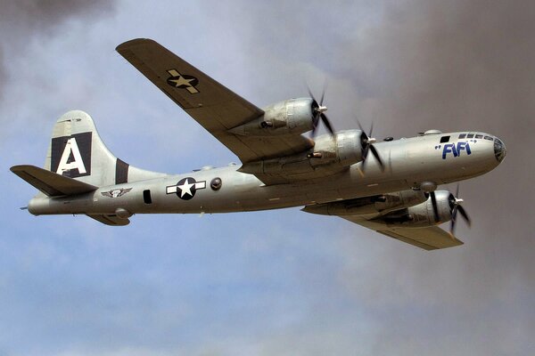 B-29A Boeing nel cielo superfortess