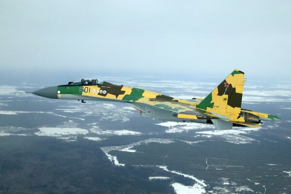Jet ruso, súper maniobrable, multipropósito, caza su-35S en Servicio de combate