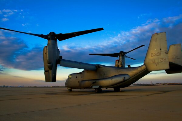 Convertible américain Bell V-22 Osprey à l aérodrome