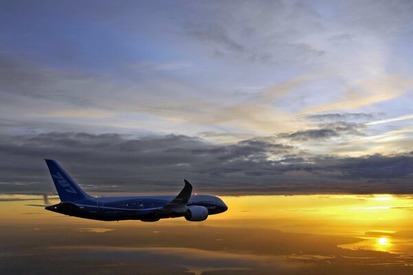 Boeing beteiligt sich an Flugtests bei Sonnenuntergang