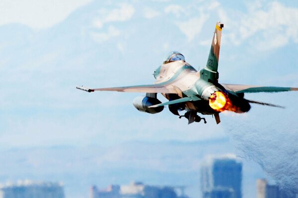 F-16 fighter jet rear view of a jet turbine