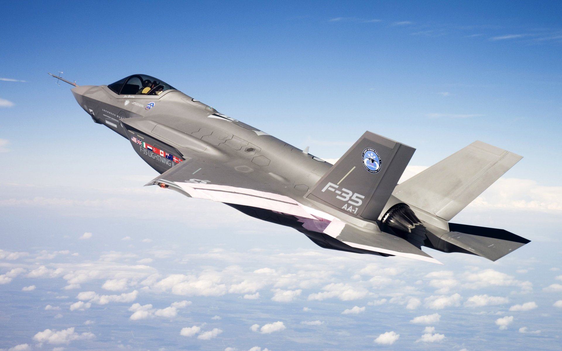 caccia f-35 altitudine volo nuvole