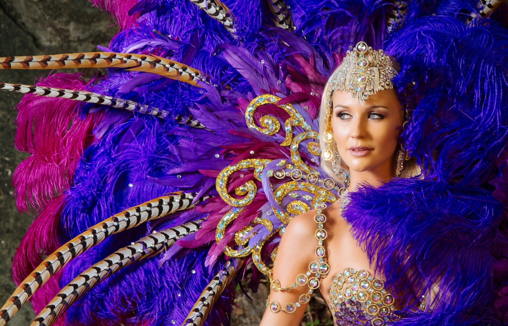 carnaval fille tenue décoration plumes