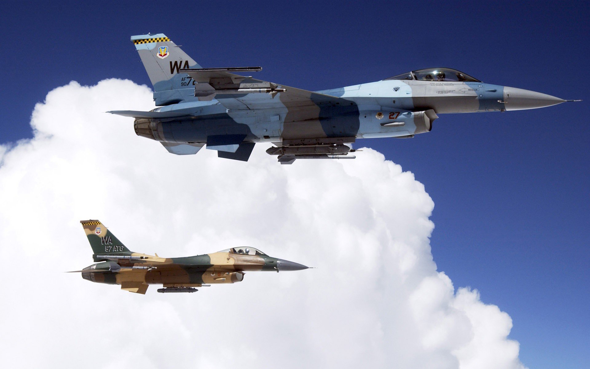 f16 aviones de combate nubes