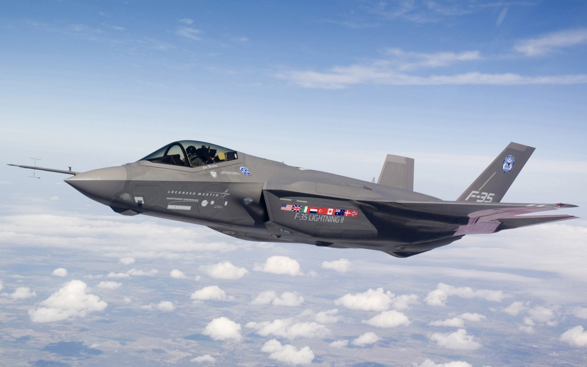 f-35 combattente altitudine nuvole