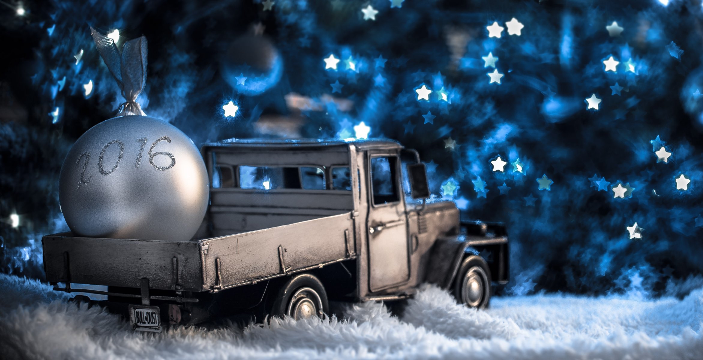 jamie frith photographer photo model machine truck modelka xmas christmas new year 2016 ball toys garland light