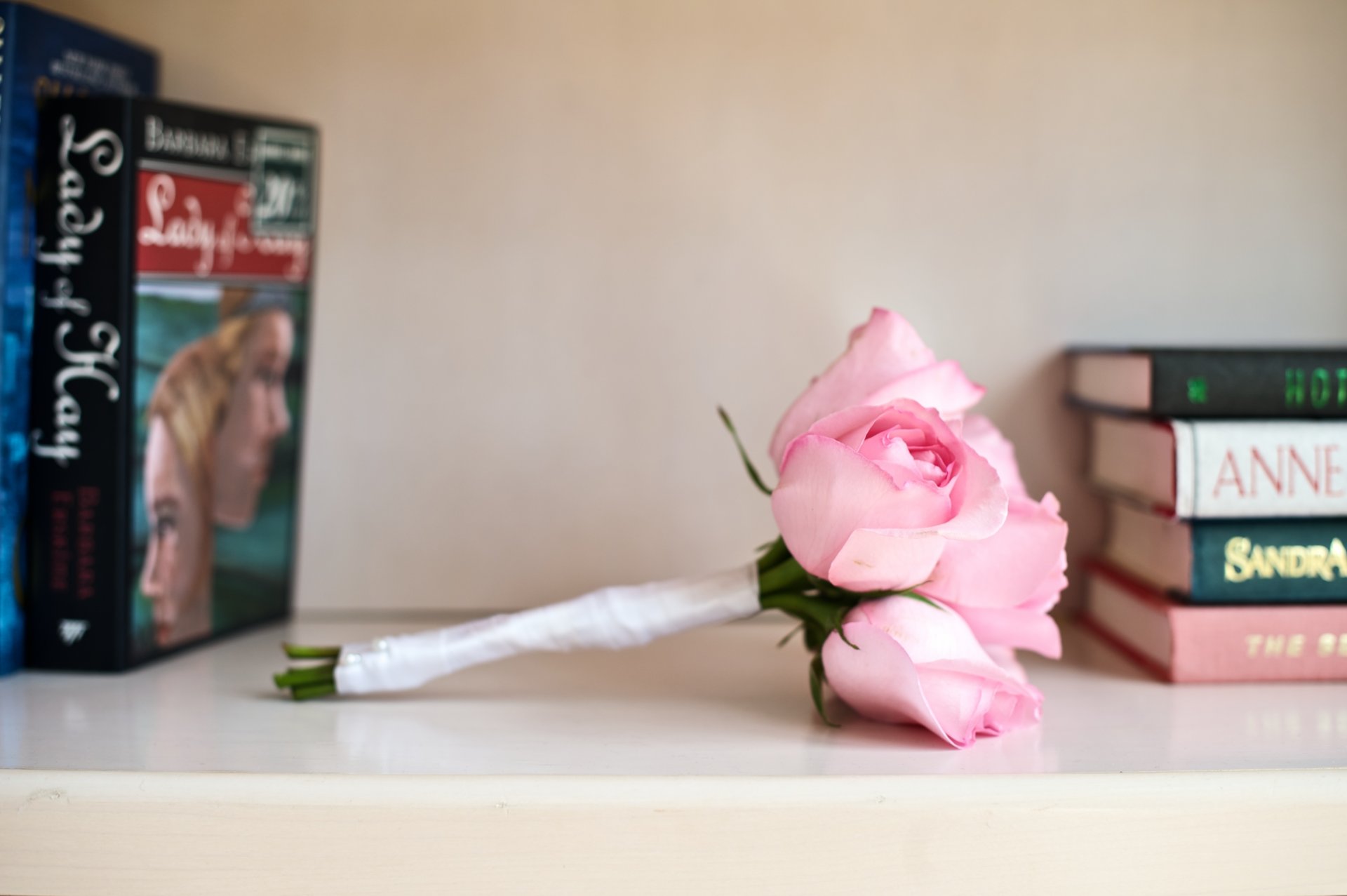 ramo boda libros flores rosas pétalos rosa