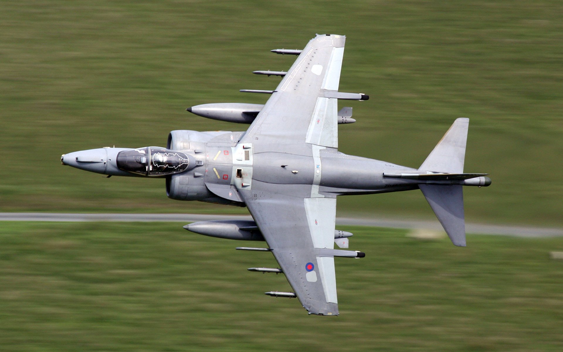 plane low flight harrier