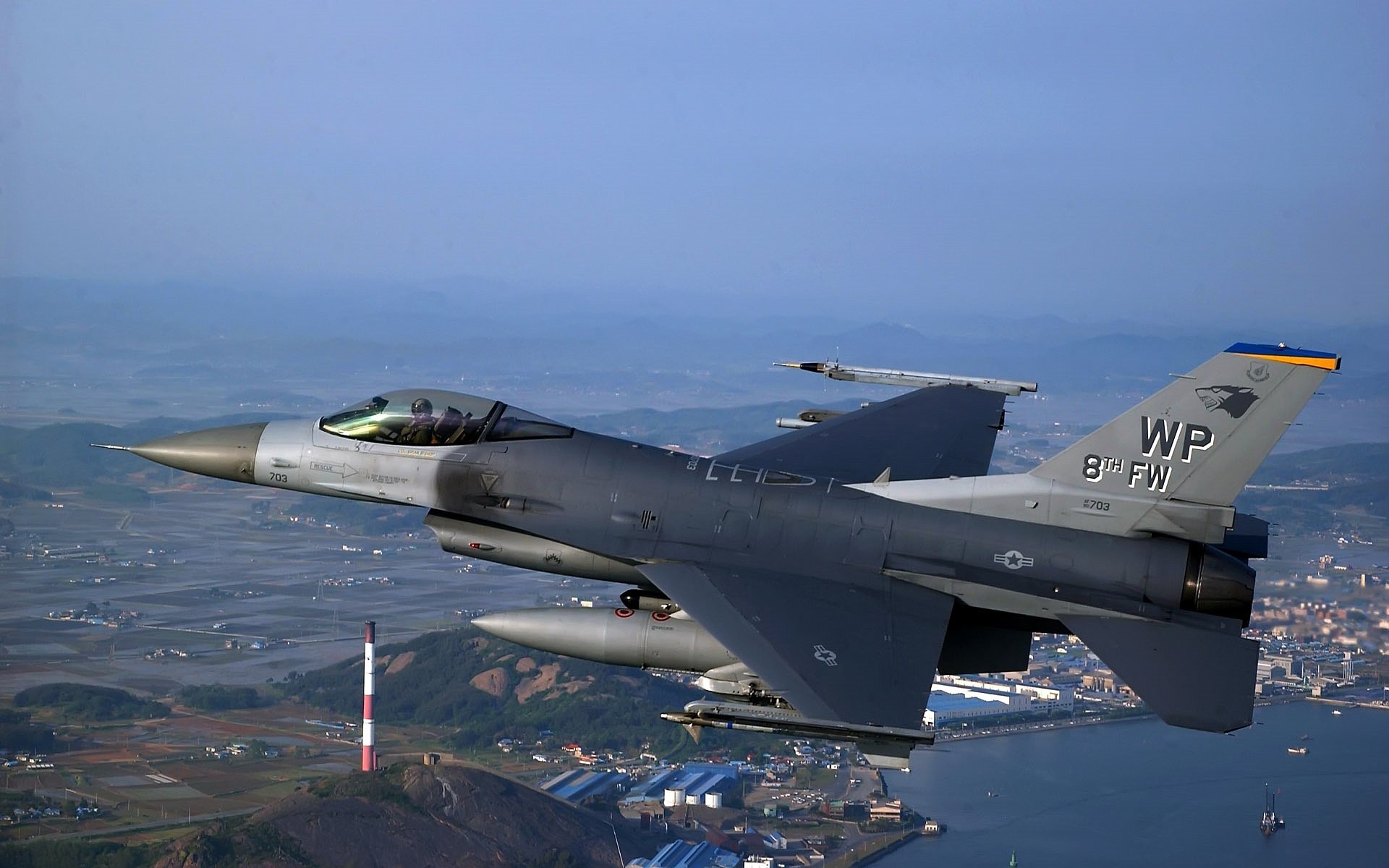 f-16 vol ville