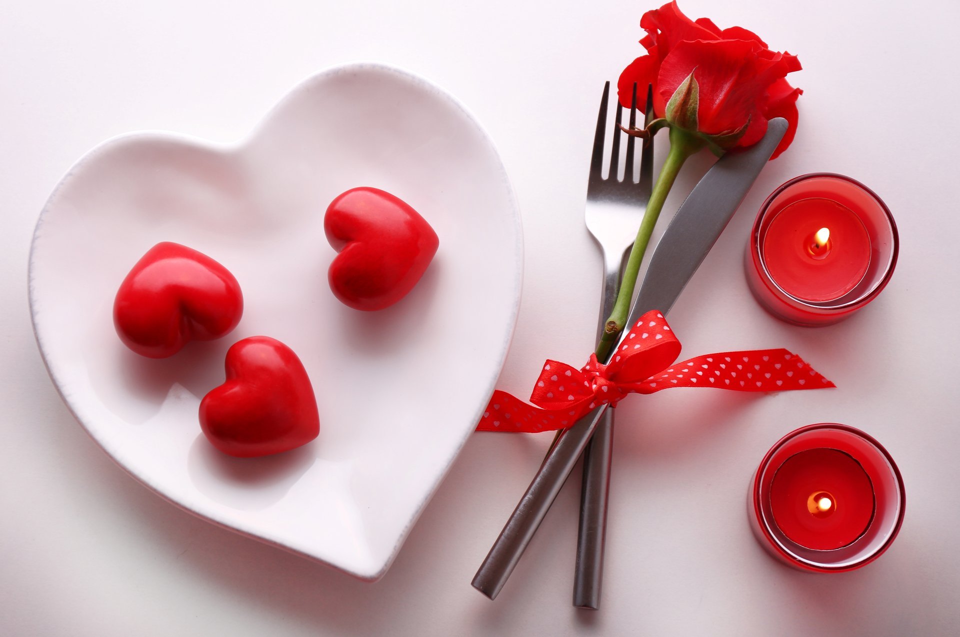 saint valentin amour romantique rose romance servir rose coeurs assiette