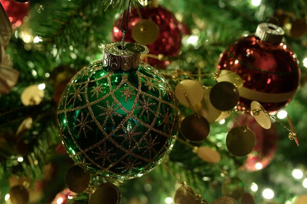 Nouvel an fête de l enfance; arbre de Noël, boules, jouets