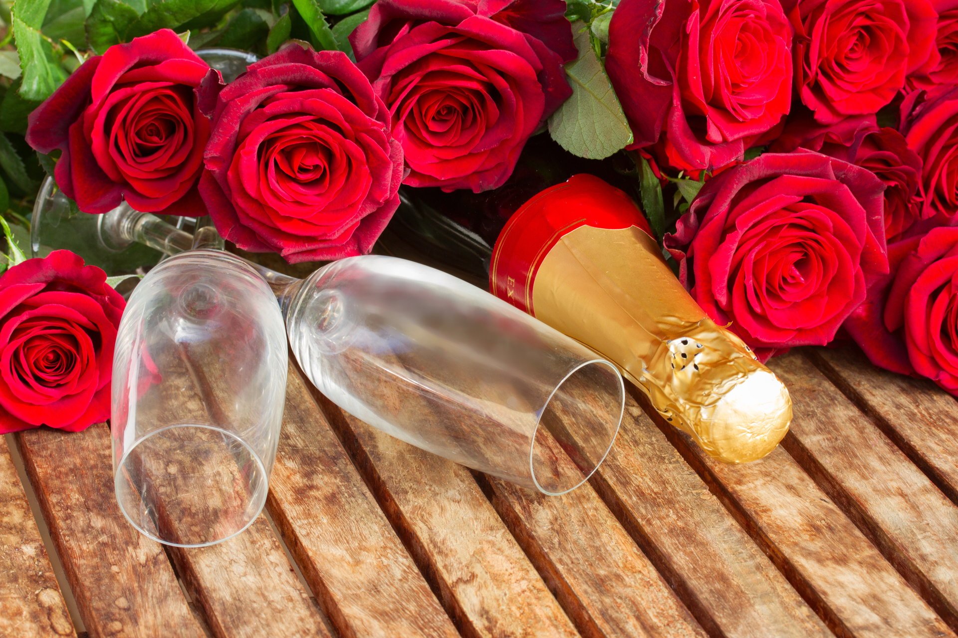 día de san valentín romántico rosas copas de vino champán