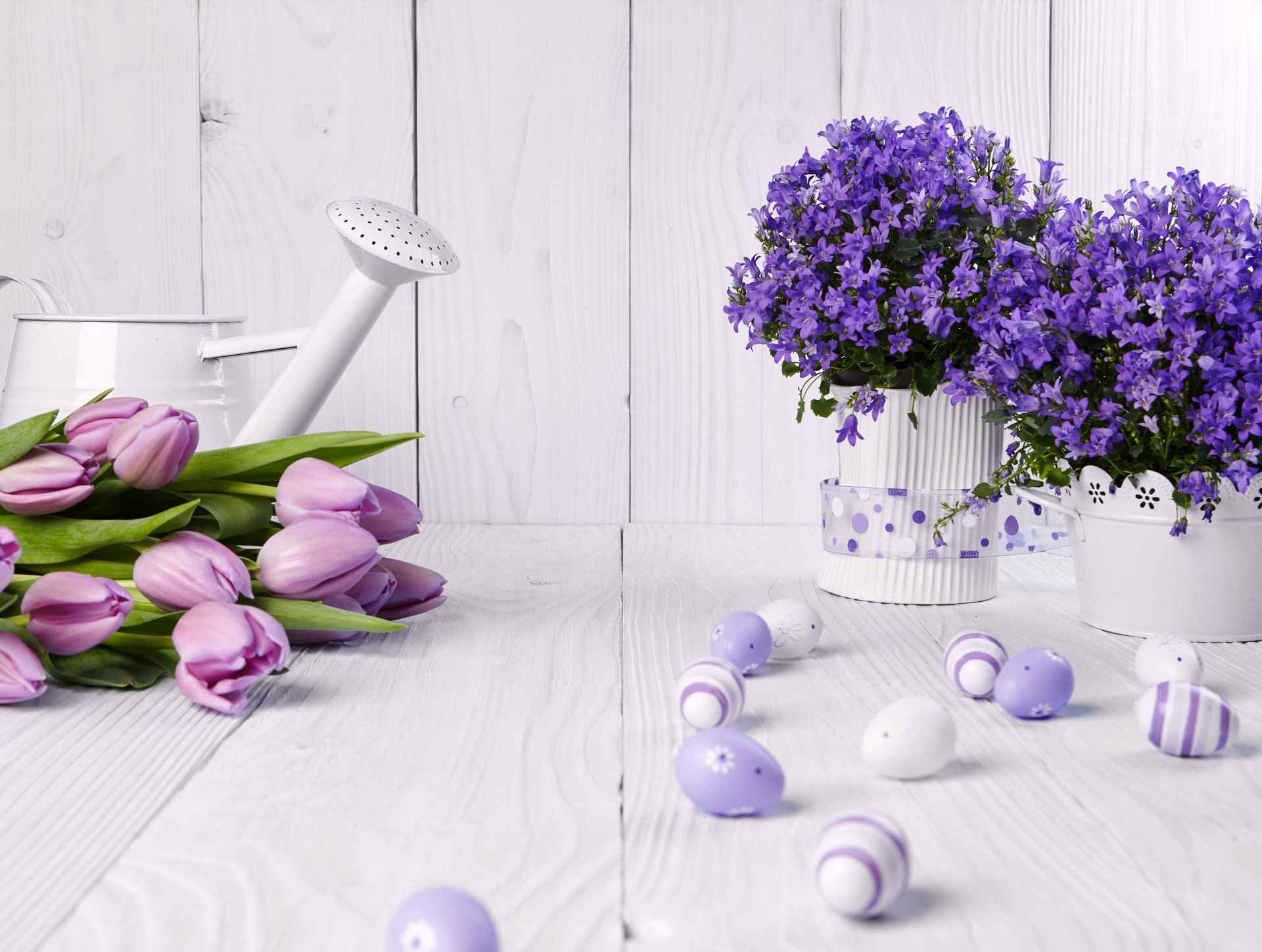 vacanze pasqua tulipani uova campane vaso fiori foto