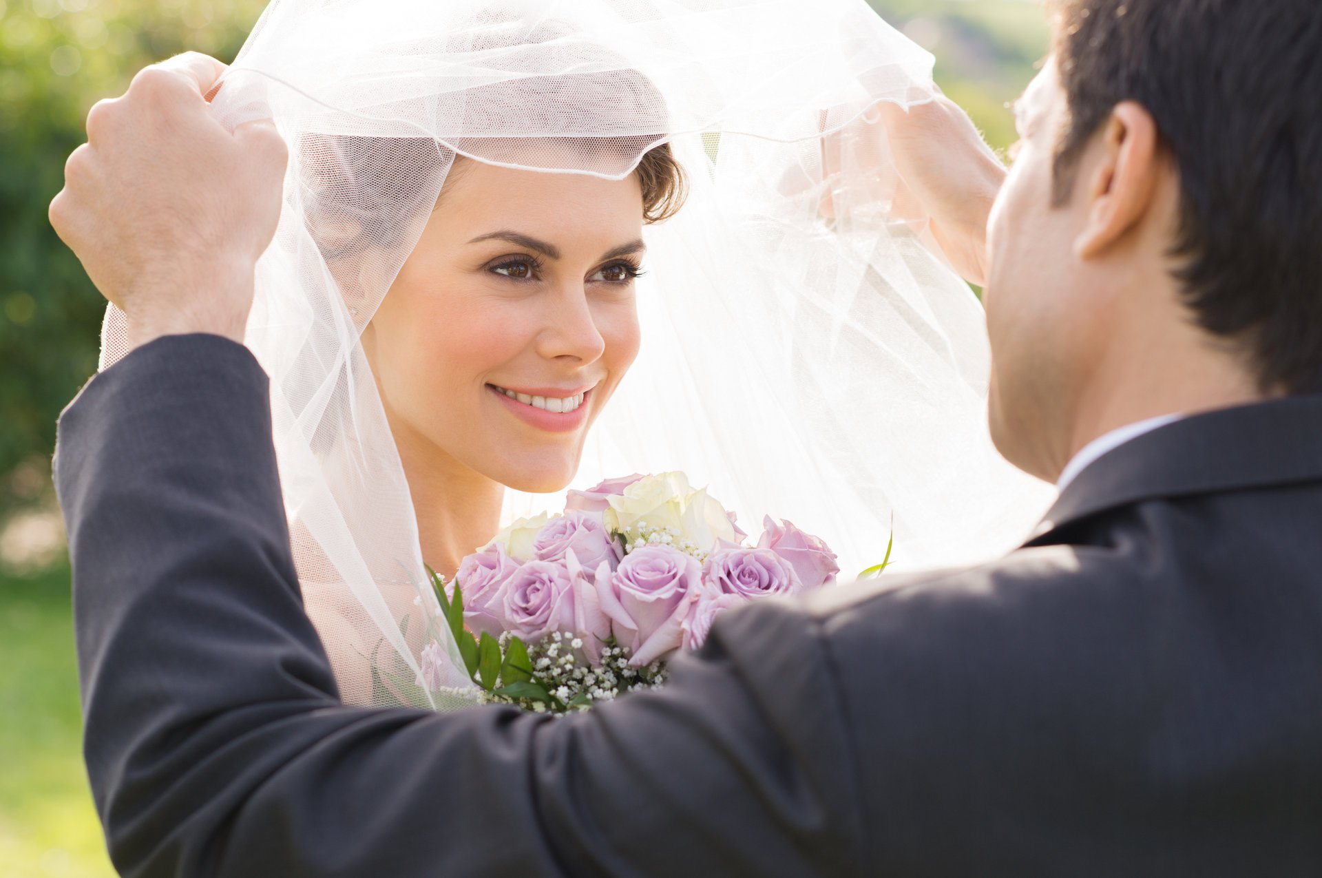 groom bride veil flower bouquet wedding smile