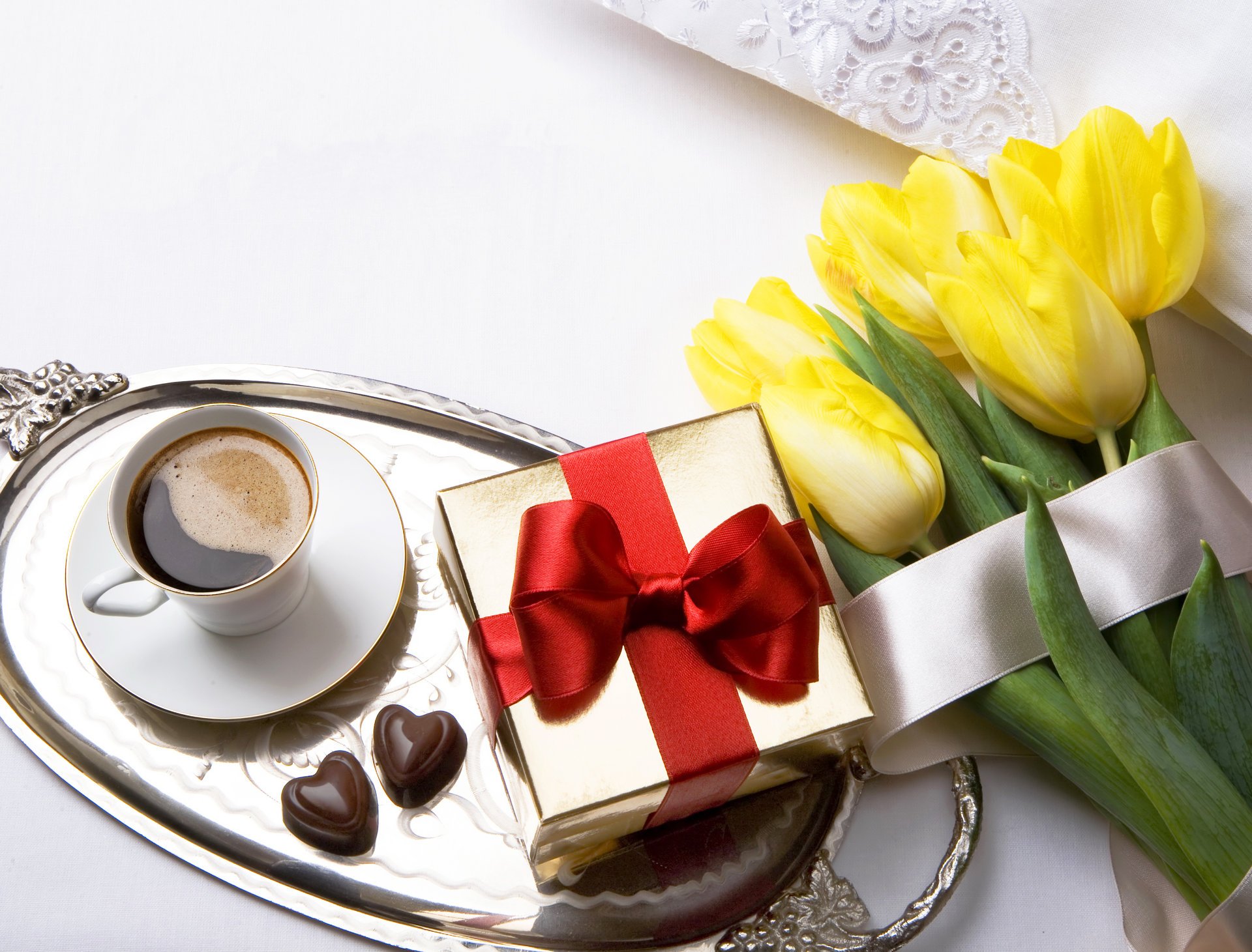 amore romantico romanticismo tulipani caramelle caffè regalo