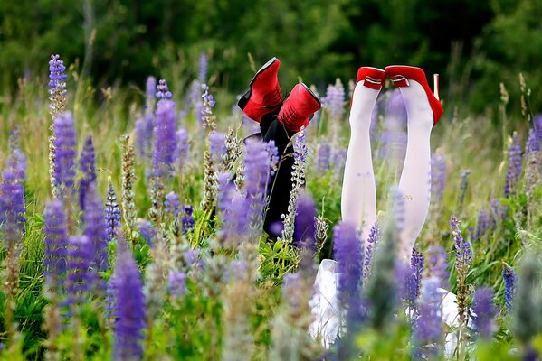 Campo de verano, vacaciones románticas de boda